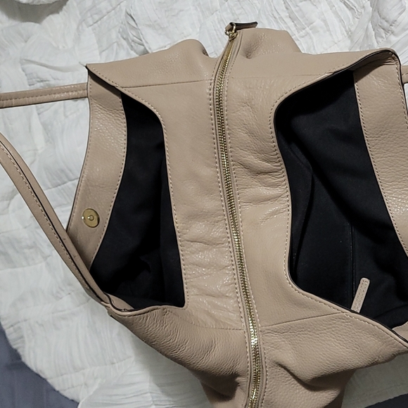 Vince  Camuto purse - Picture 6 of 13